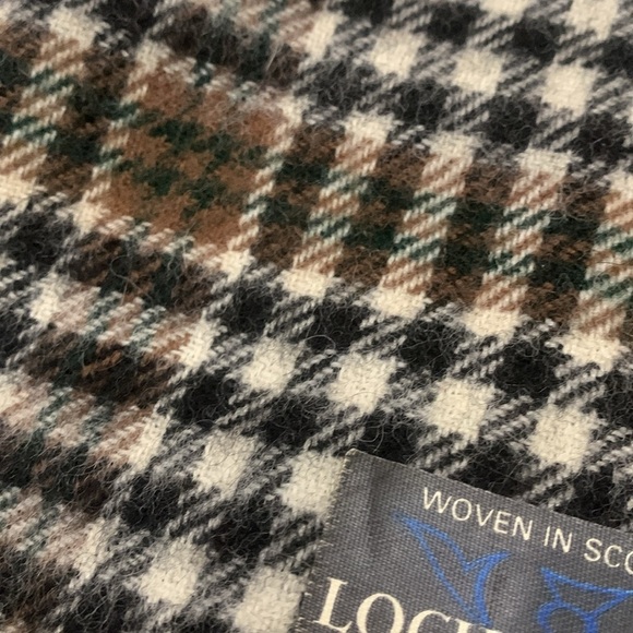 Lochcarron of Scotland 100% New Wool winter scarf plaid VGUC 48" x 11" - Picture 6 of 6